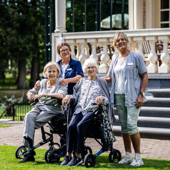 Golden years de negen linden bewoners met zorg personeel