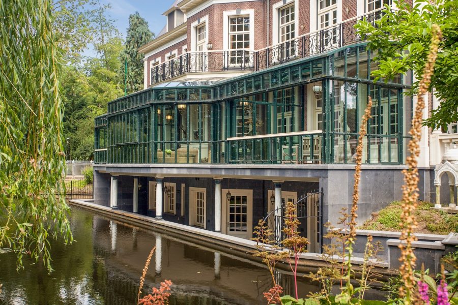 Golden years de negen linden serre en vijver