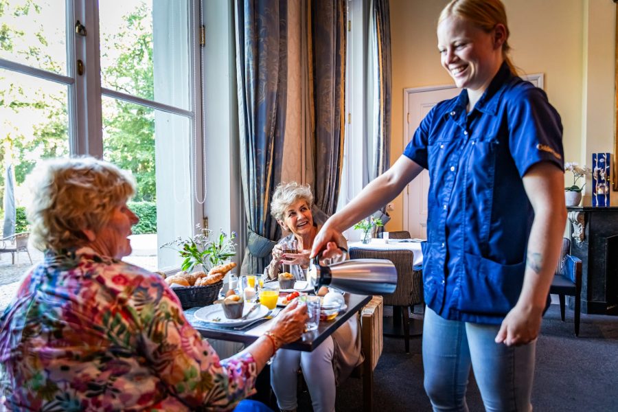 Golden years eikenrode eetkamer